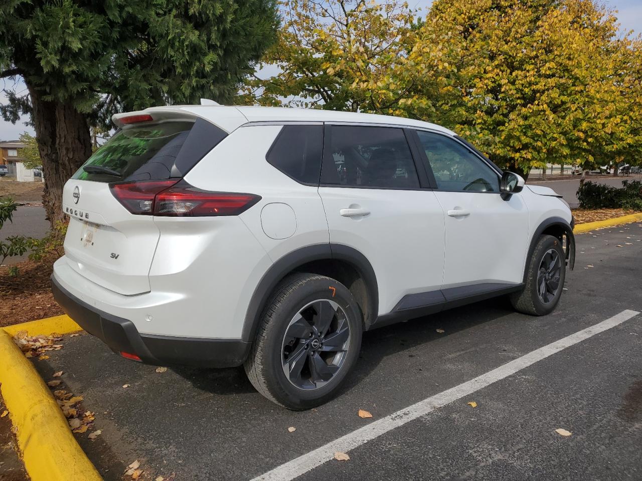 2024 Nissan Rogue - Image 3