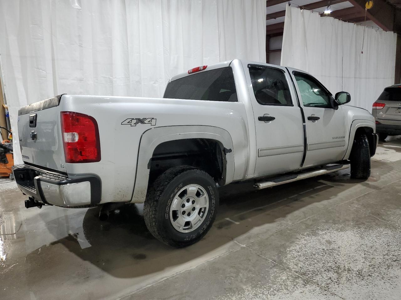 2011 Chevrolet Silverado - Image 3