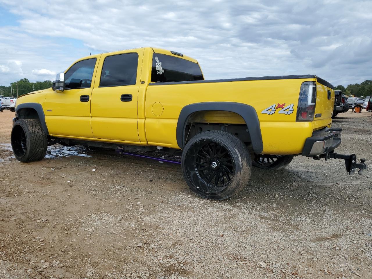 2005 GMC Sierra - Image 2