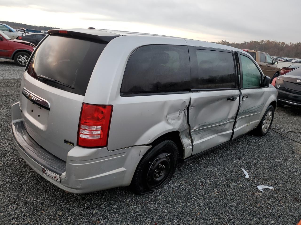 2008 Chrysler Town & Country - Image 3