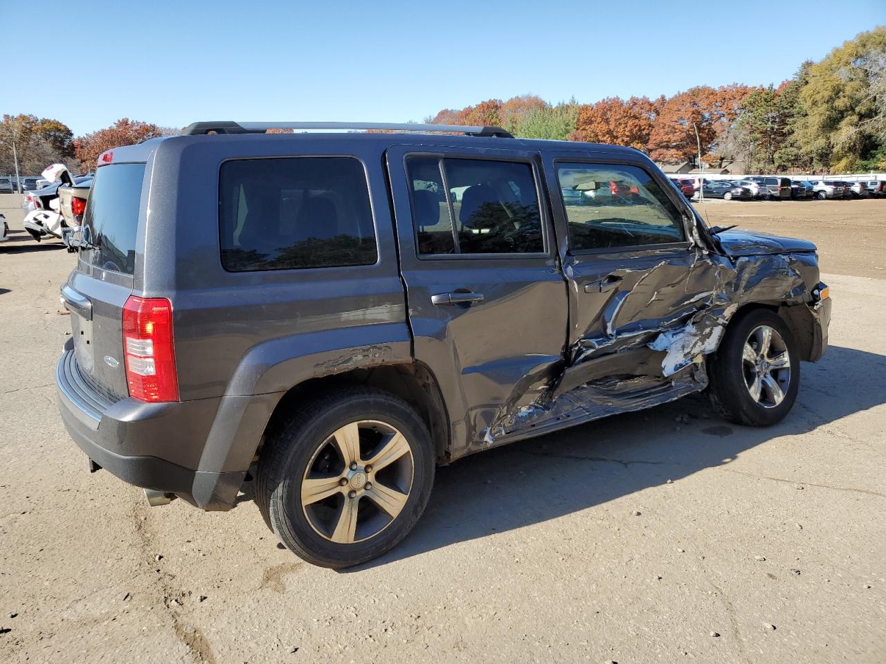 2016 Jeep Liberty (Patriot) - Image 3
