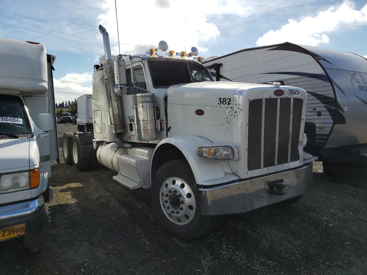 2015 Peterbilt 389 na sprzedaż w Woodburn, OR - All Over