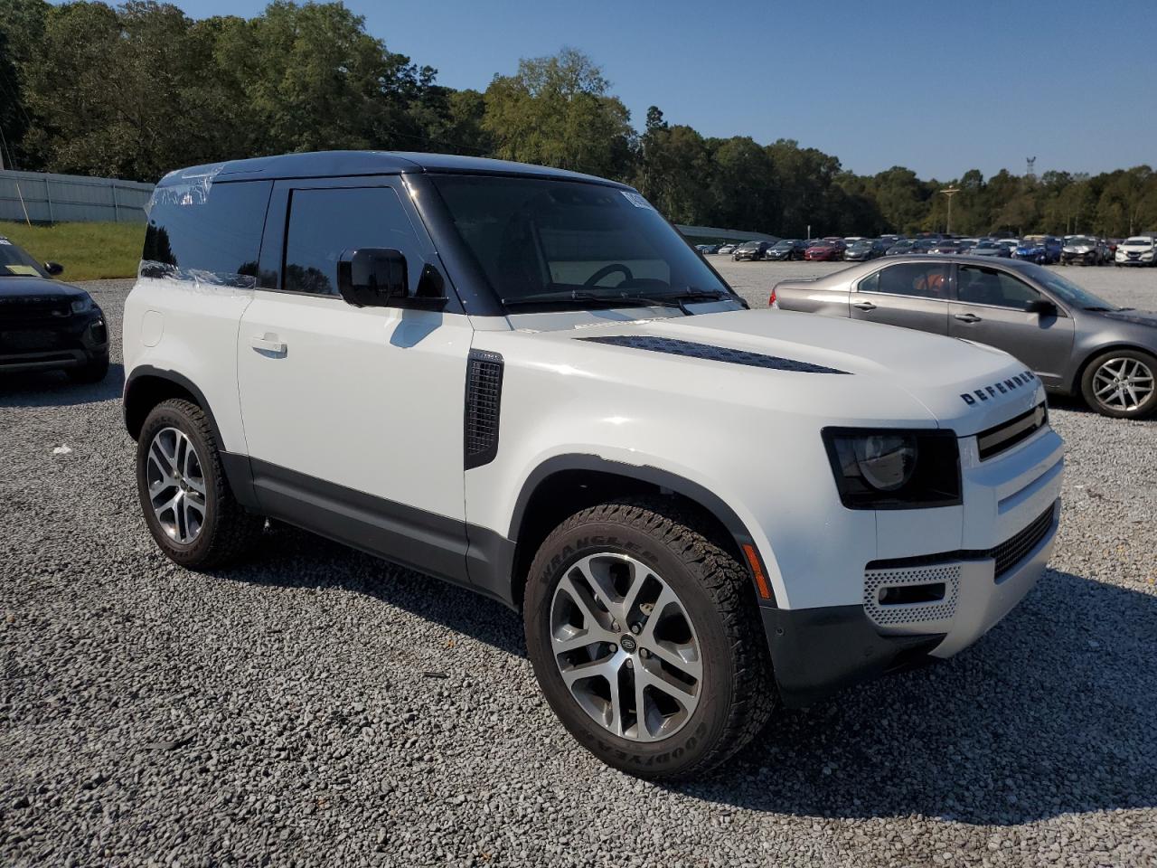2023 Land Rover Defender - Image 4