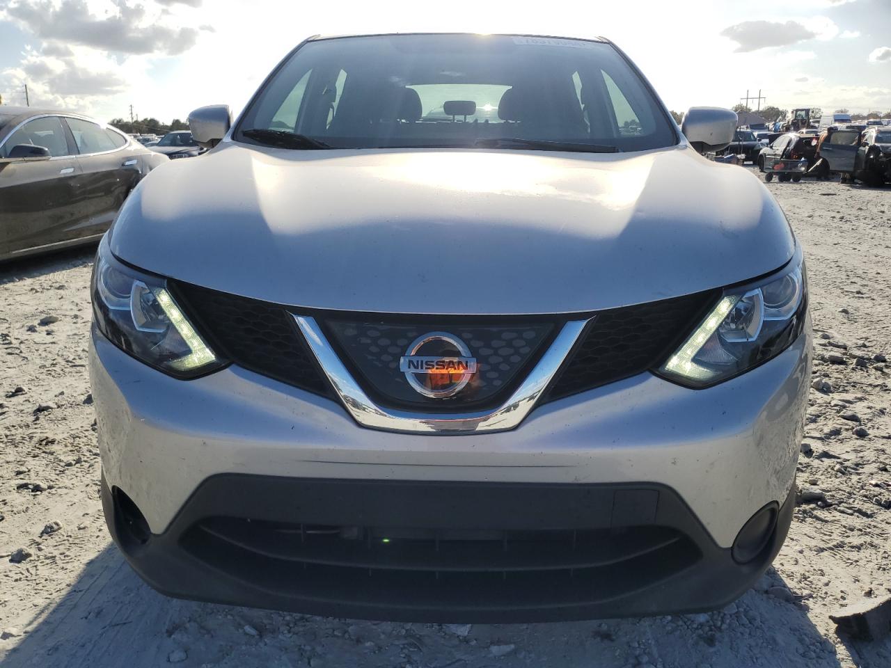 2018 Nissan Rogue - Image 5