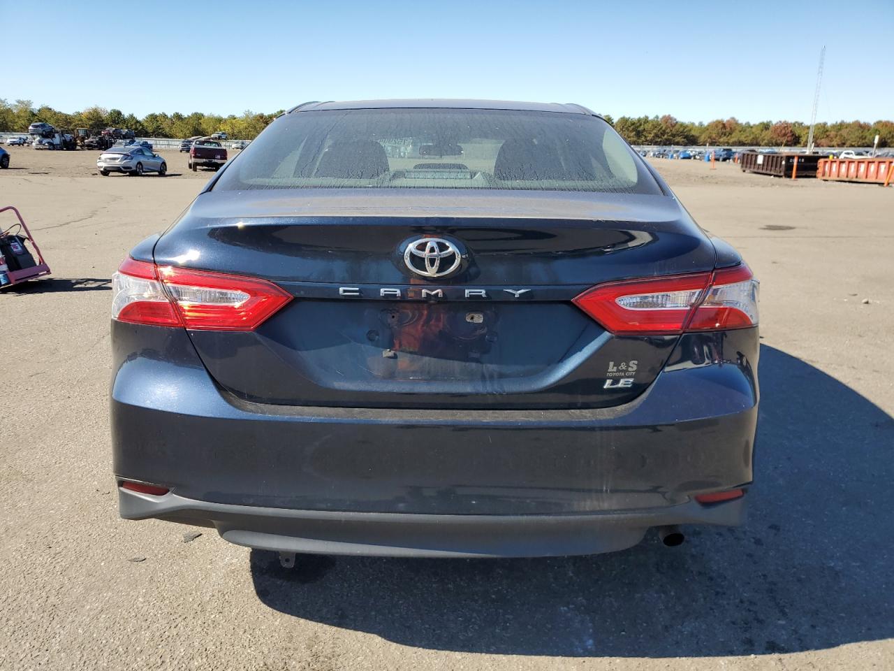 4T1B11HK8JU521166 2018 Toyota Camry L