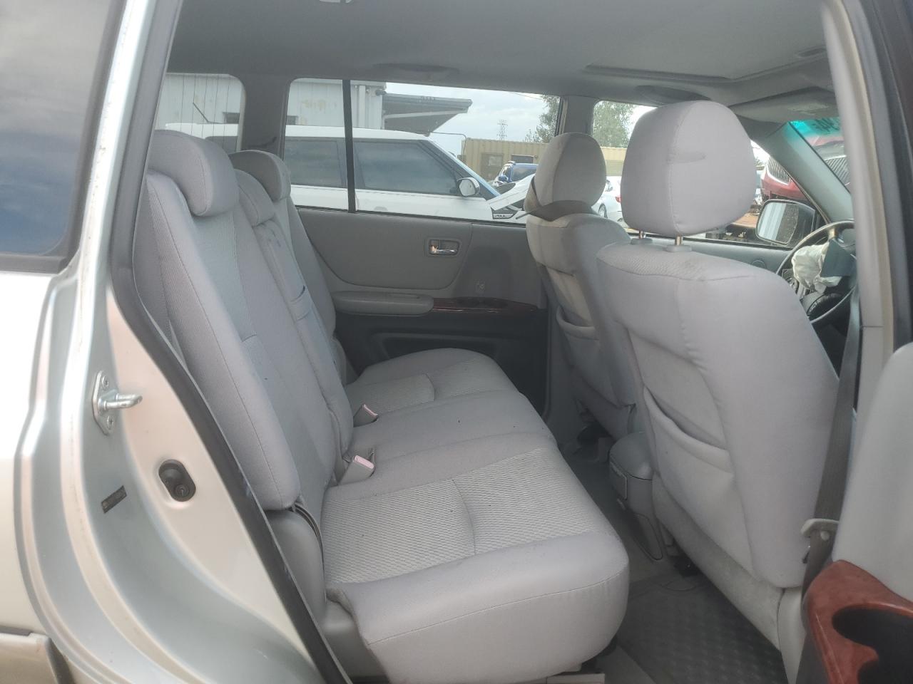 2005 Toyota Highlander - Image 11