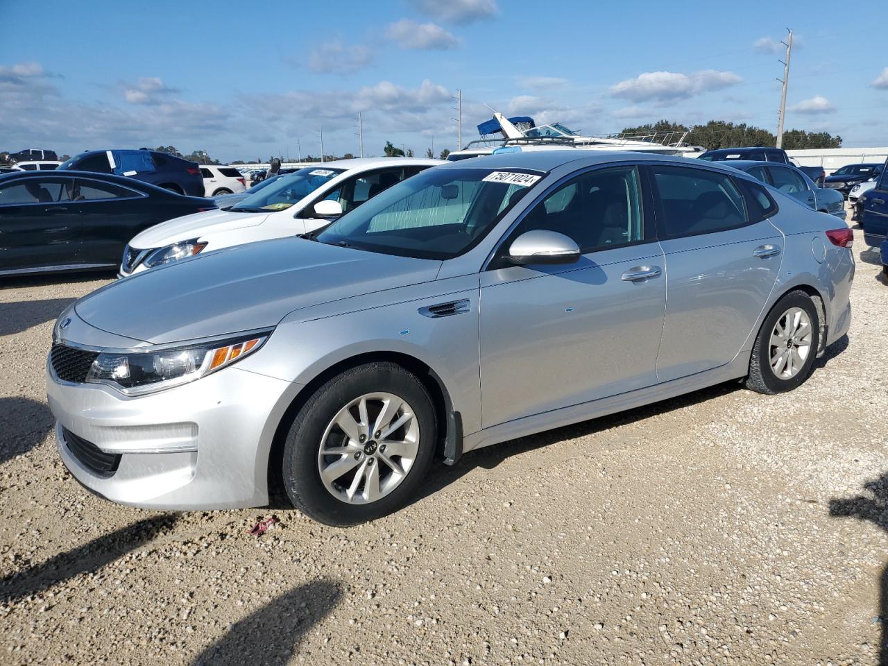 5XXGT4L33JG229565 2018 KIA OPTIMA - Image 1