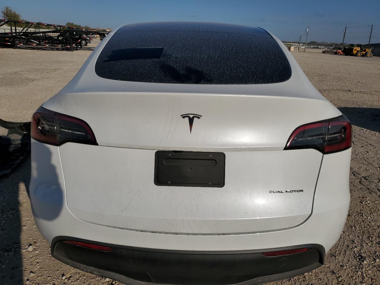 2024 Tesla Model Y VIN: 7SAYGDEE7RA333742 Lot: 77218354