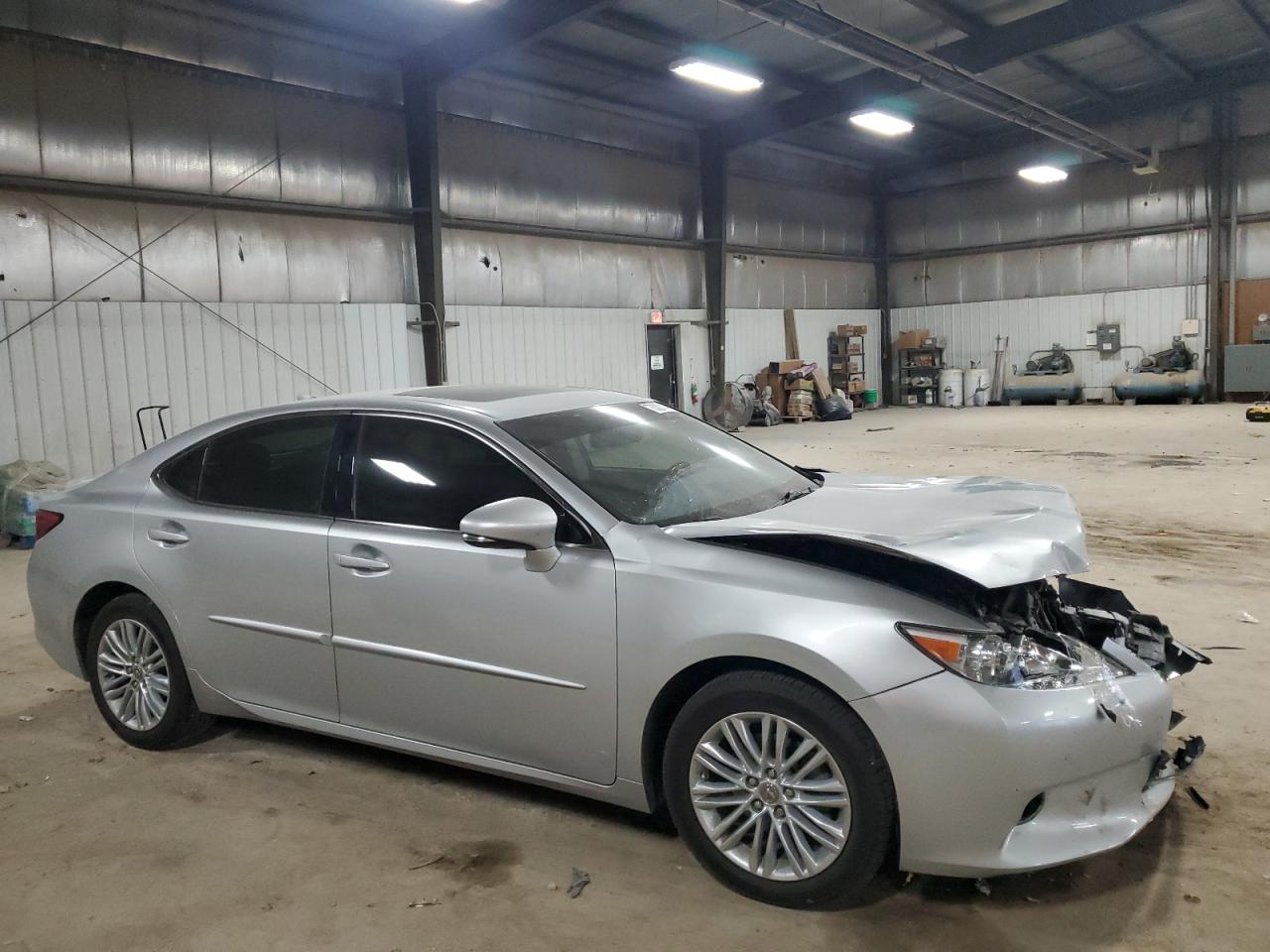 2015 Lexus ES - Image 4