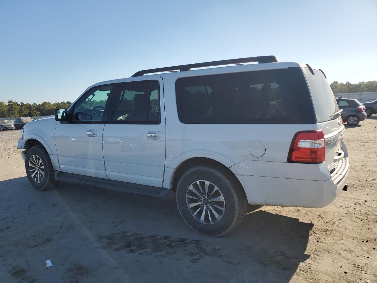 2015 Ford Expedition - Image 2