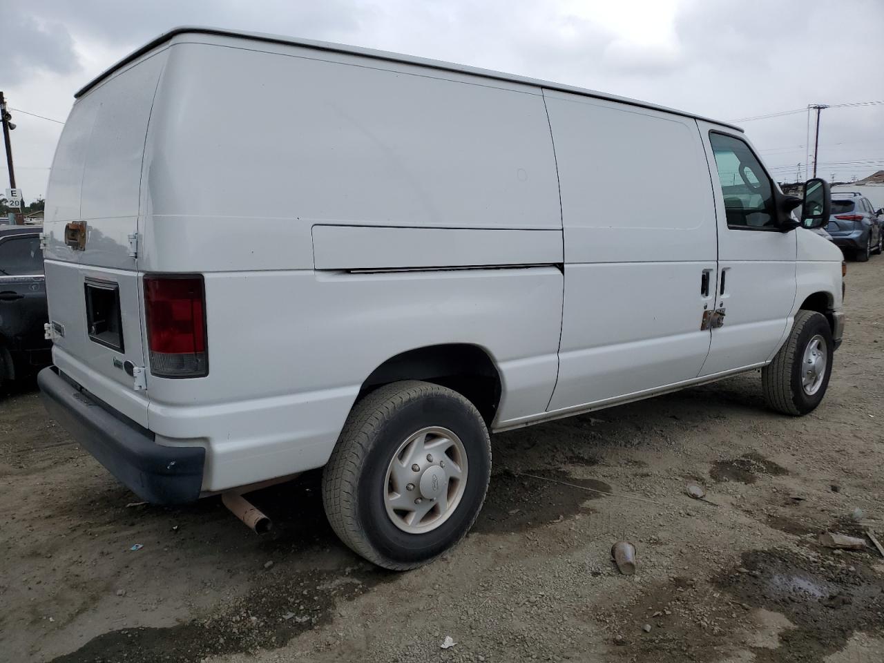 2009 Ford Econoline - Image 3