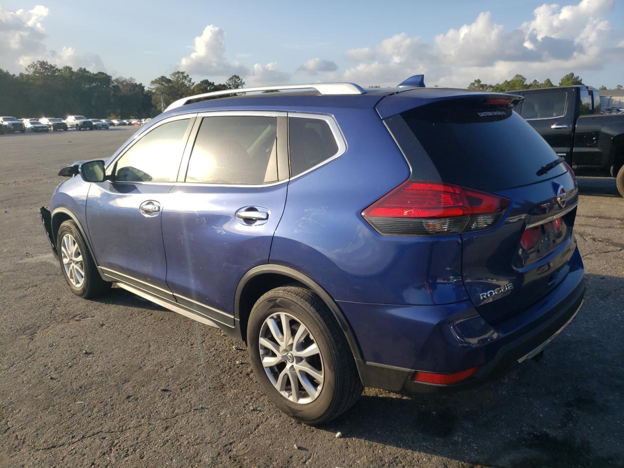 2017 Nissan Rogue - Image 2
