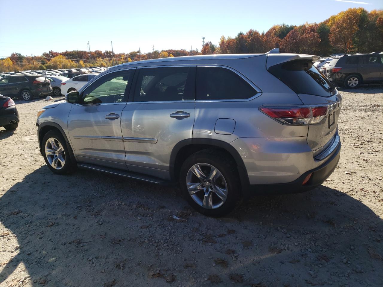 2015 Toyota Highlander - Image 2