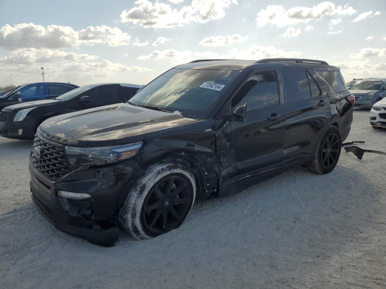 2022 Ford Explorer - Image 1