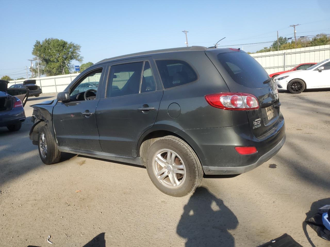 2010 Hyundai Santa Fe - Image 2