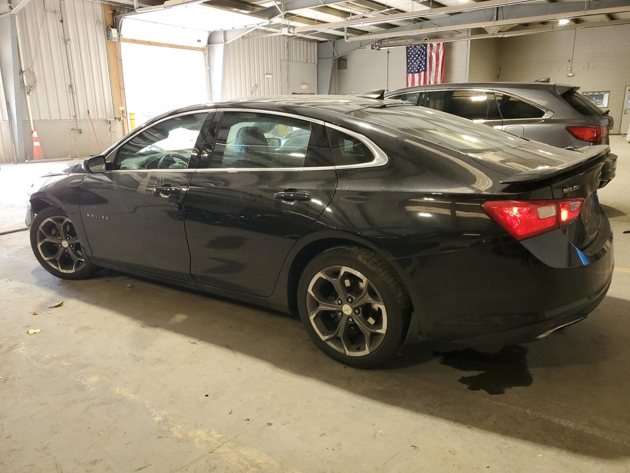 2019 Chevrolet Malibu - Image 2