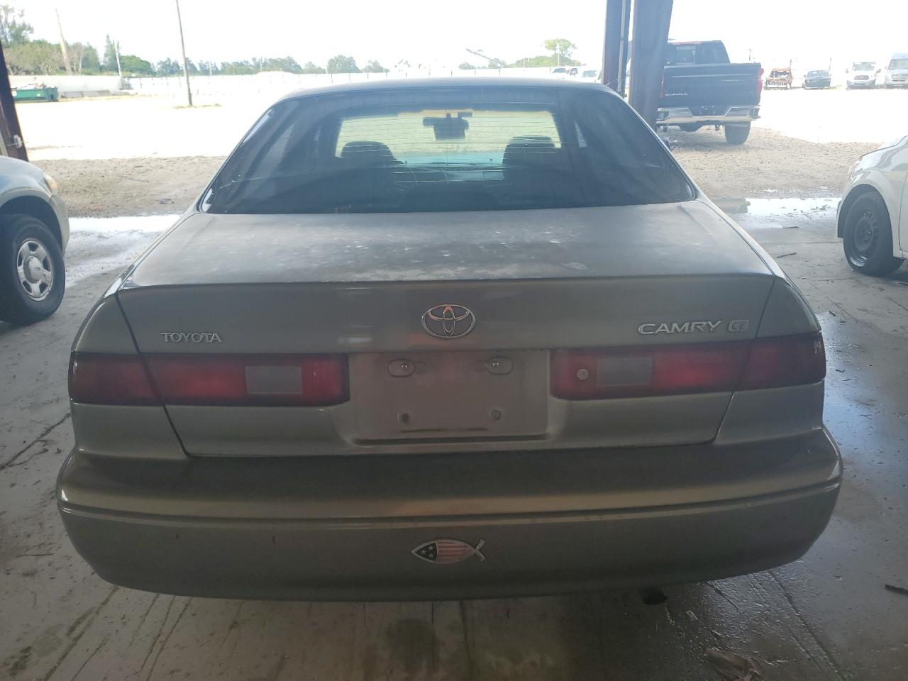 1999 Toyota Camry Ce VIN: 4T1BG22K3XU594449 Lot: 76082444