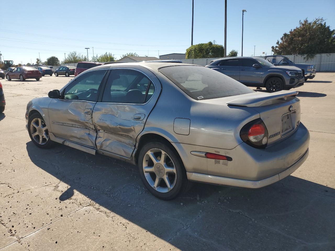 2001 Nissan Maxima - Image 2