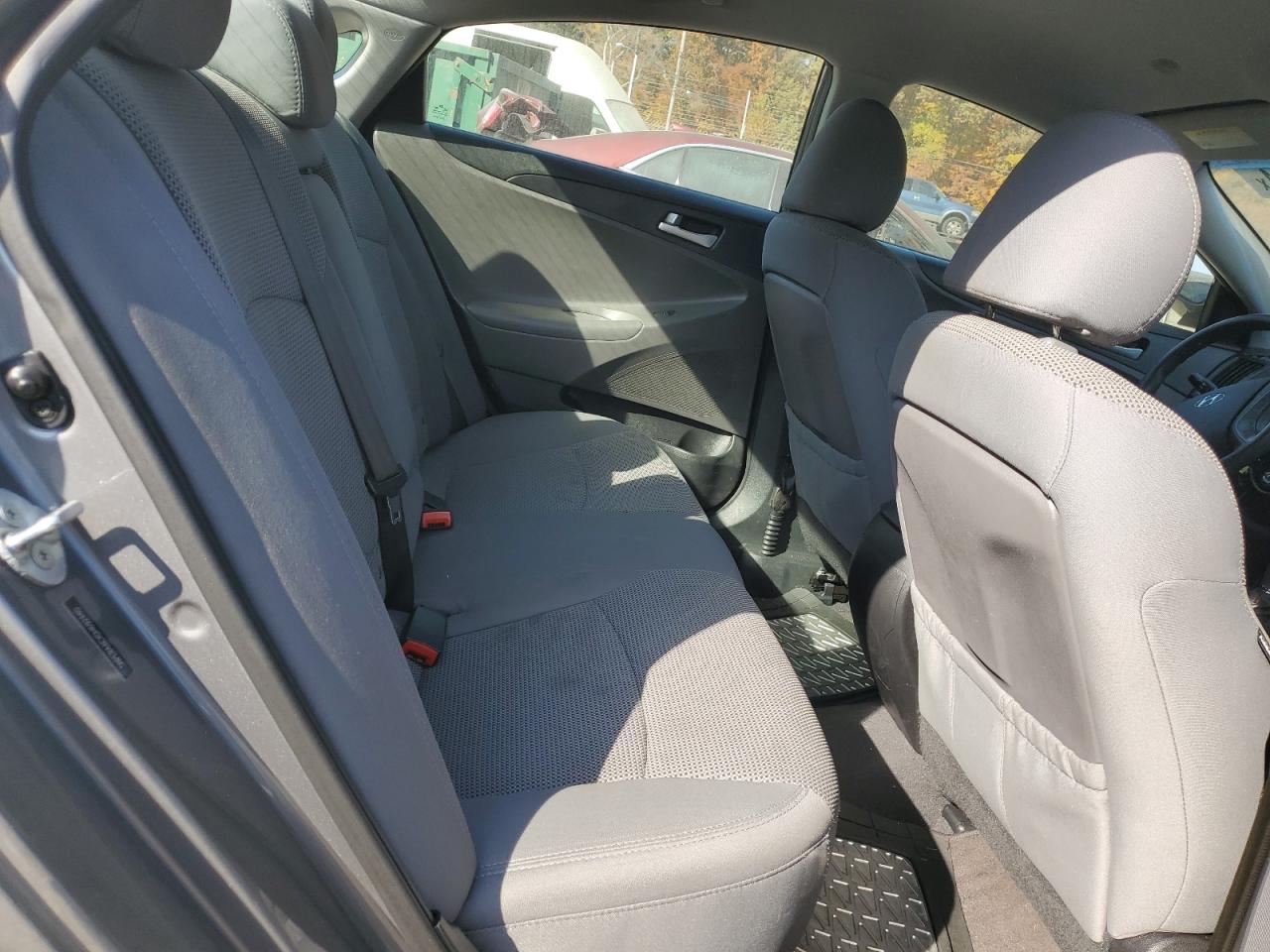 2013 Hyundai Sonata - Image 10