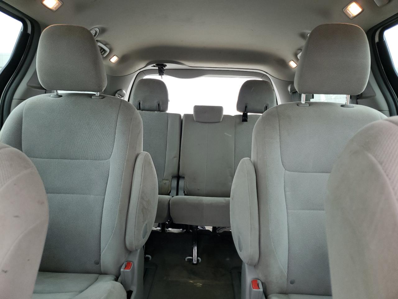 2016 Toyota Sienna - Image 10
