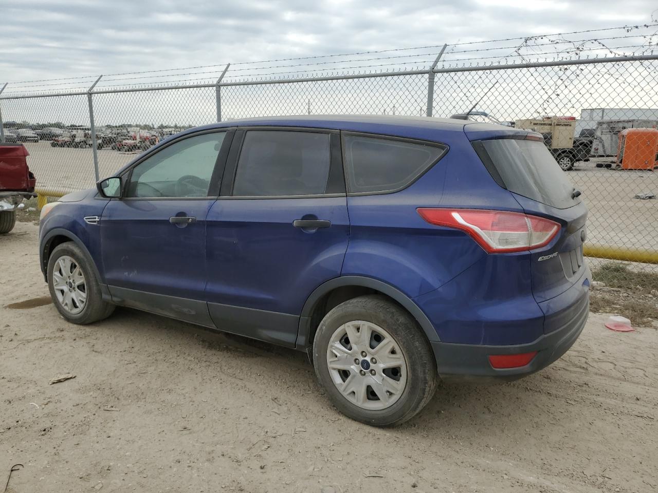 2015 Ford Escape S VIN: 1FMCU0F7XFUA77669 Lot: 76174214