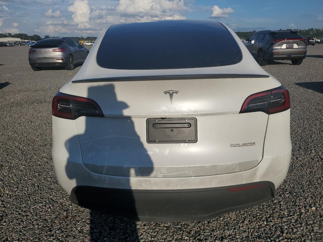 7SAYGDEF9RA278008 2024 Tesla Model Y