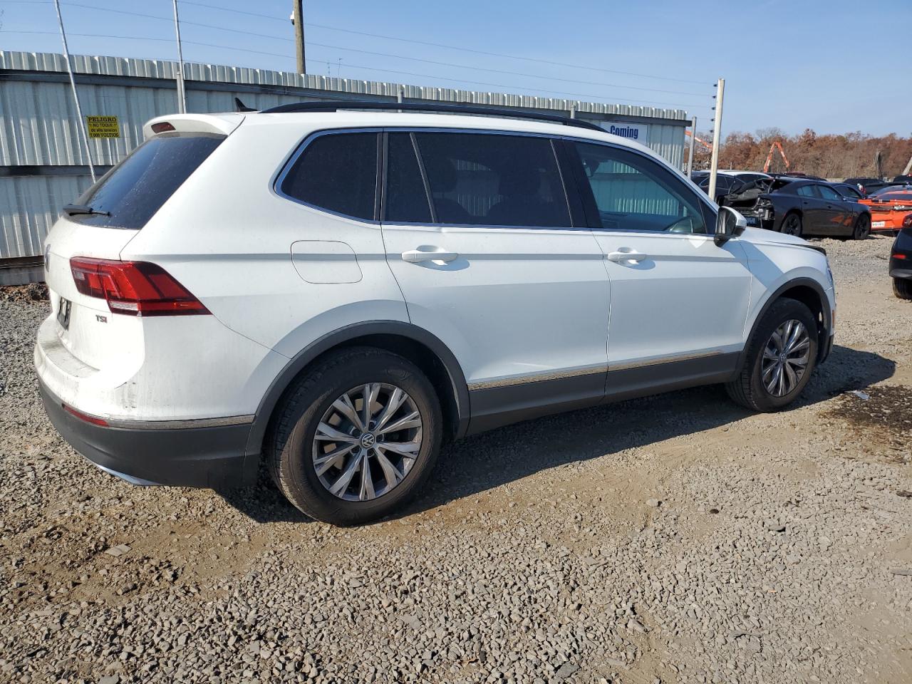 2018 Volkswagen Tiguan - Image 3