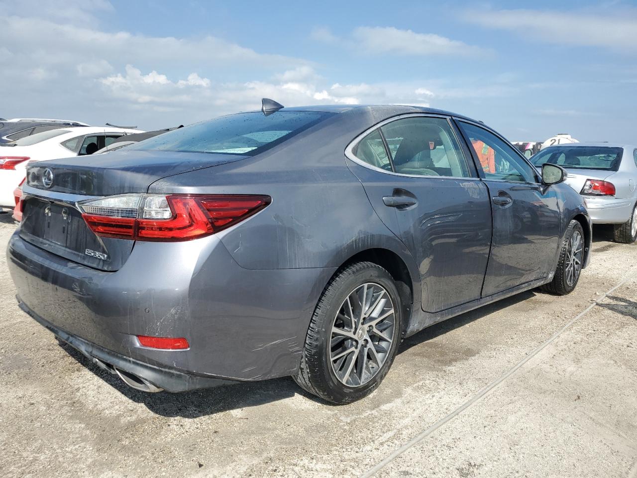 2016 Lexus ES - Image 3