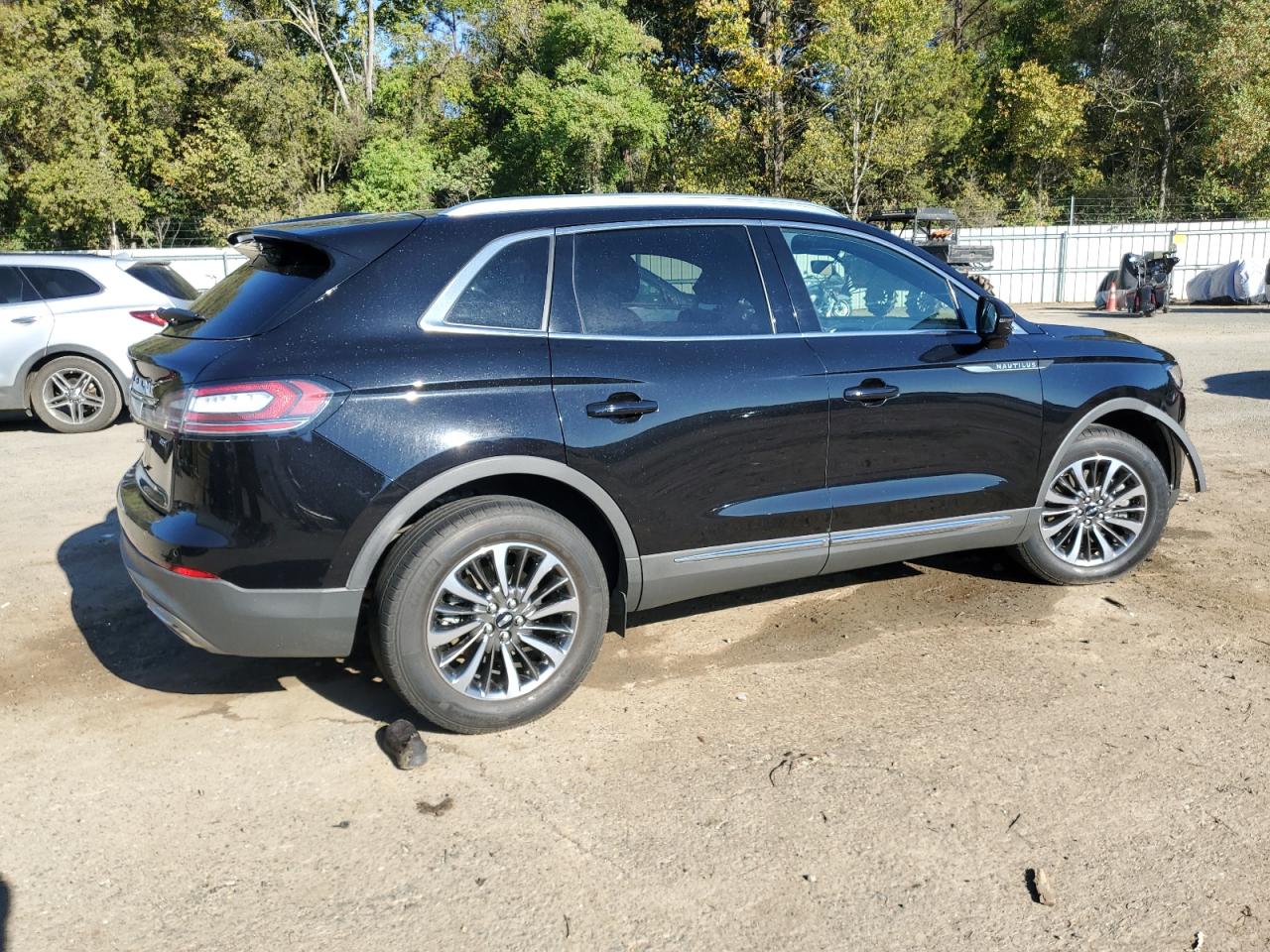 2019 Lincoln Nautilus - Image 3