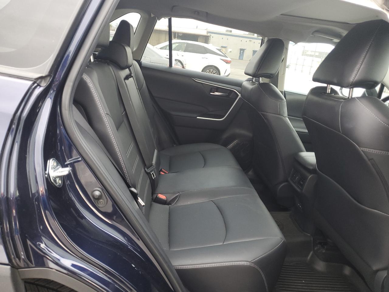 2023 Toyota RAV 4 - Image 11