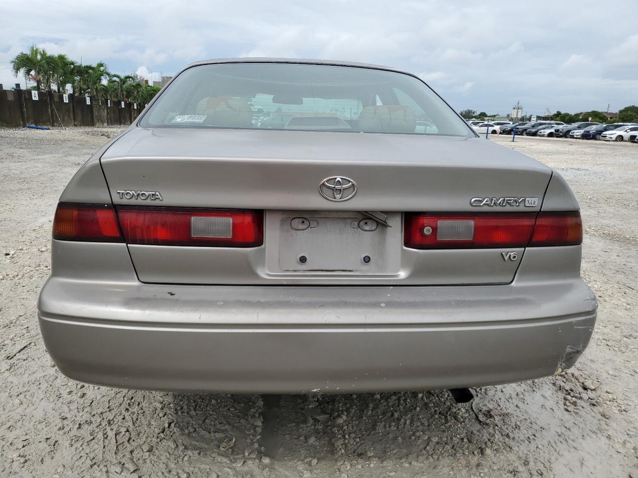 1999 Toyota Camry Le VIN: 4T1BF28KXXU083377 Lot: 74242774