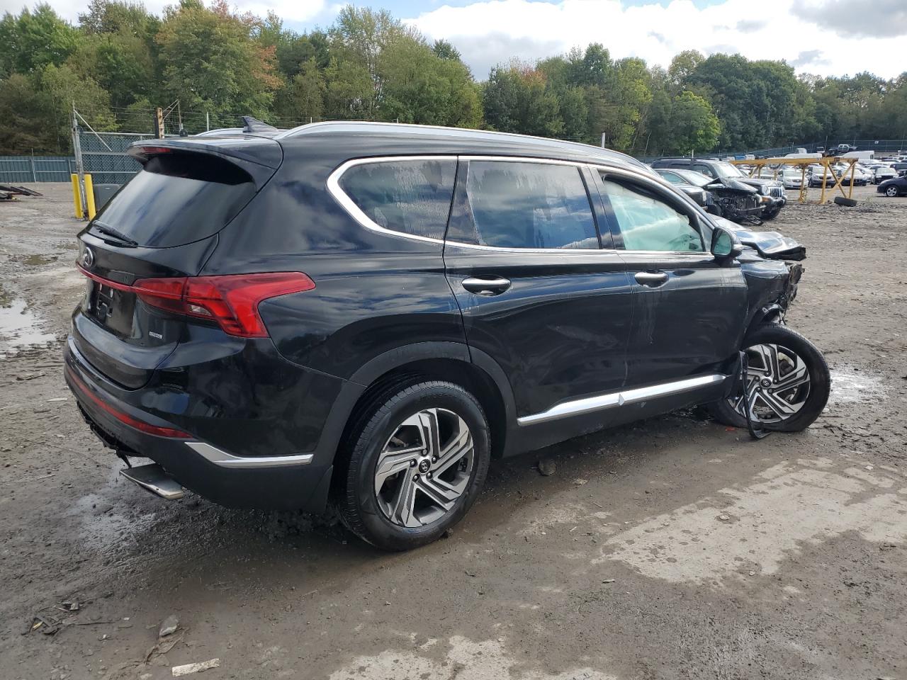 2022 Hyundai Santa Fe - Image 3