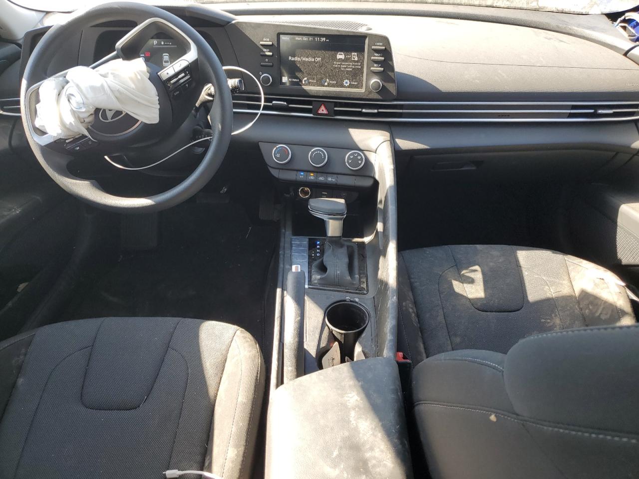 2024 Hyundai Elantra - Image 8