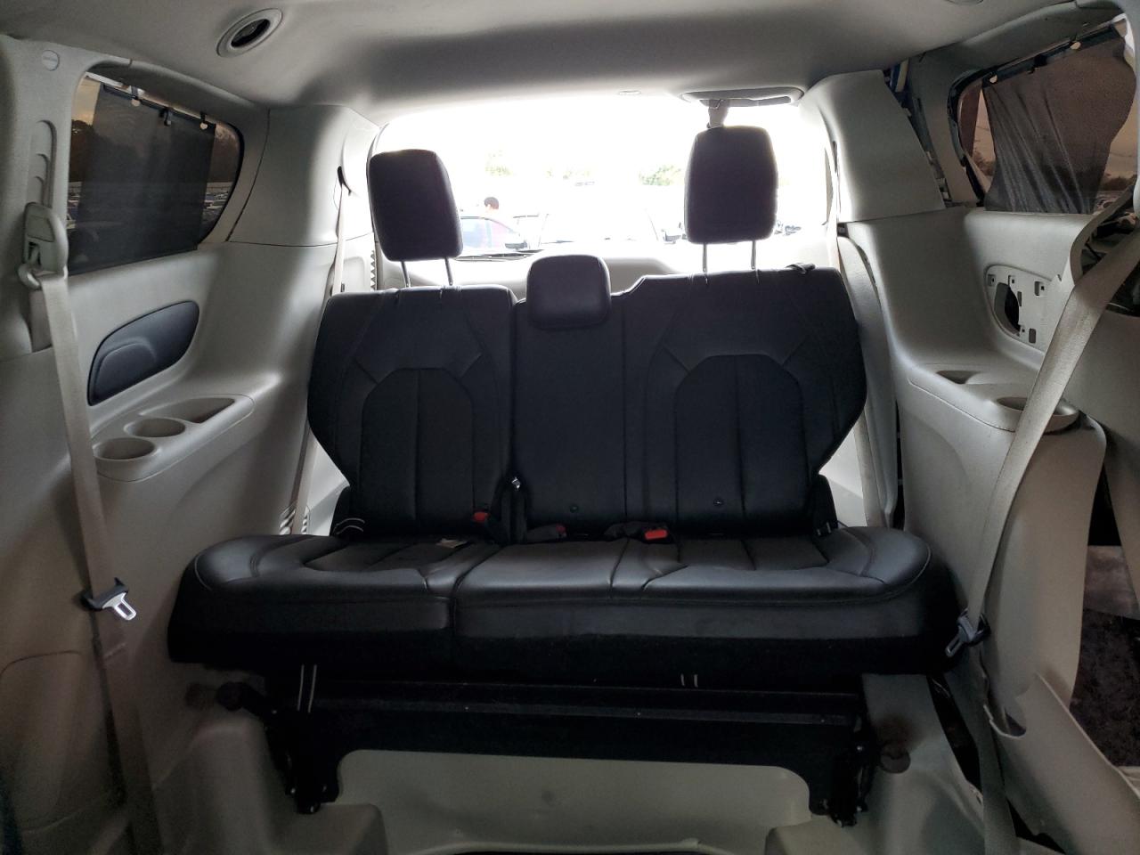 2019 Chrysler Pacifica - Image 10