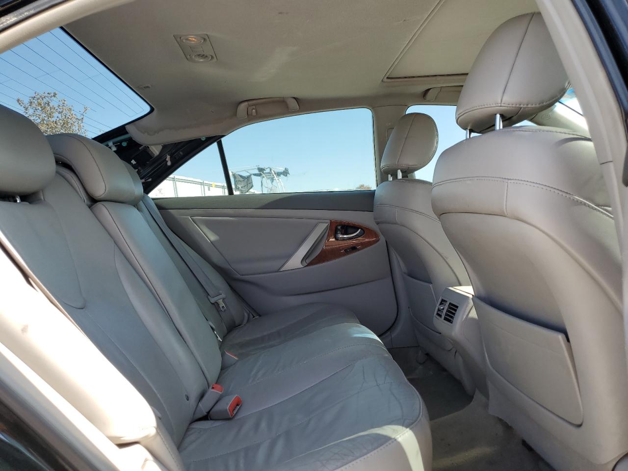 2010 Toyota Camry - Image 10