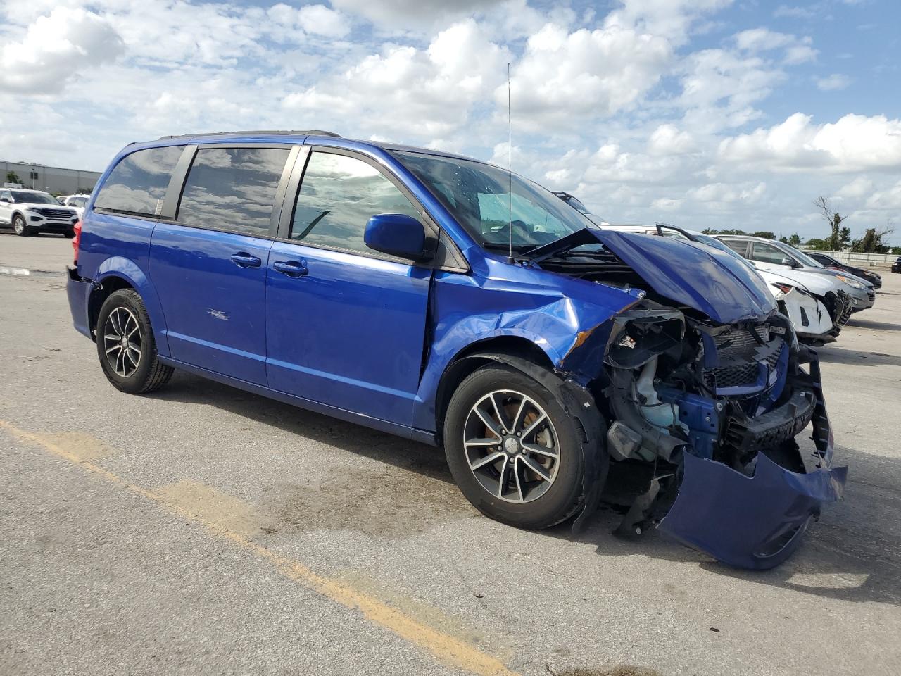 2019 Dodge Caravan - Image 4