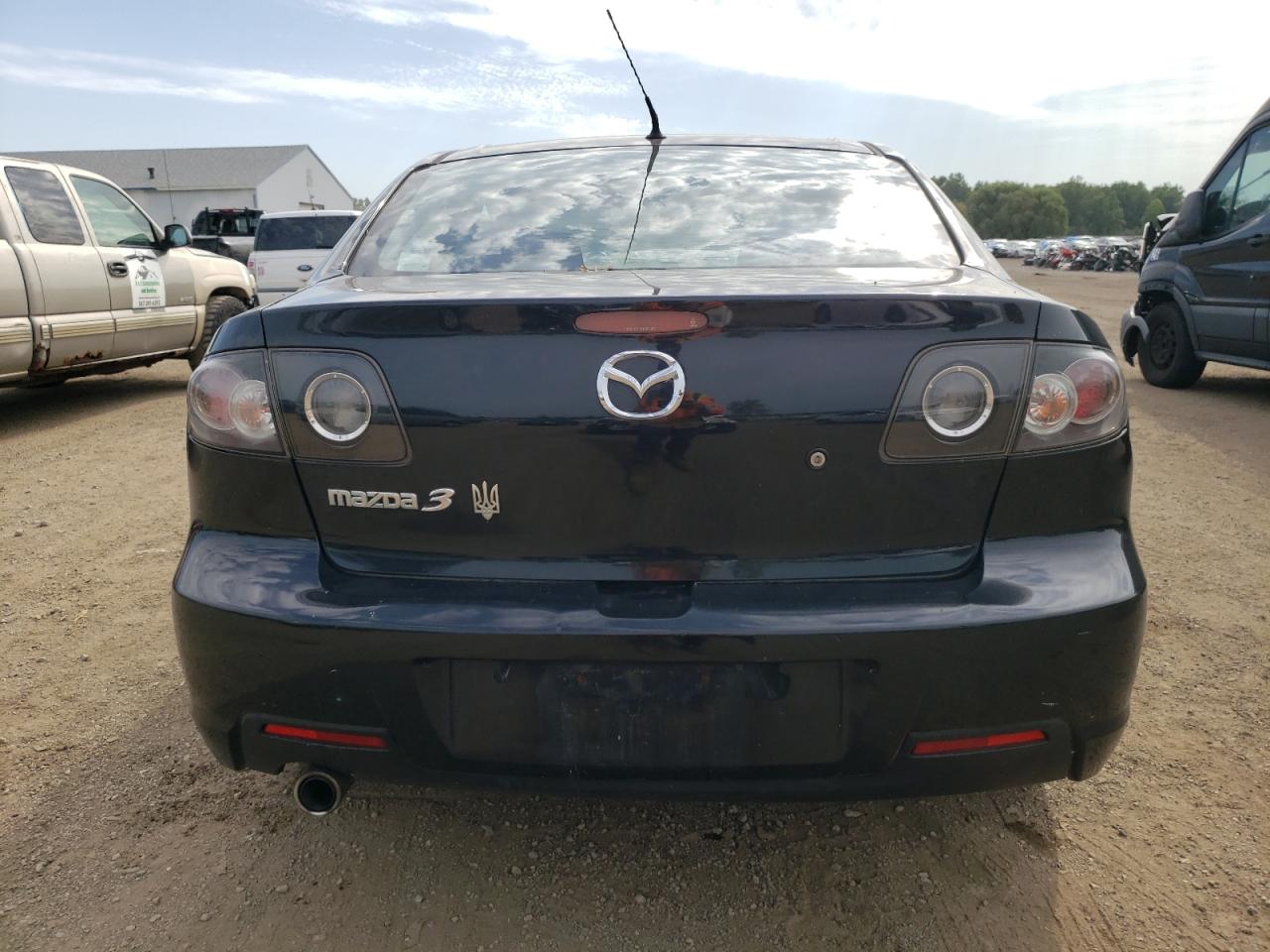 JM1BK12F271732578 2007 Mazda 3 I