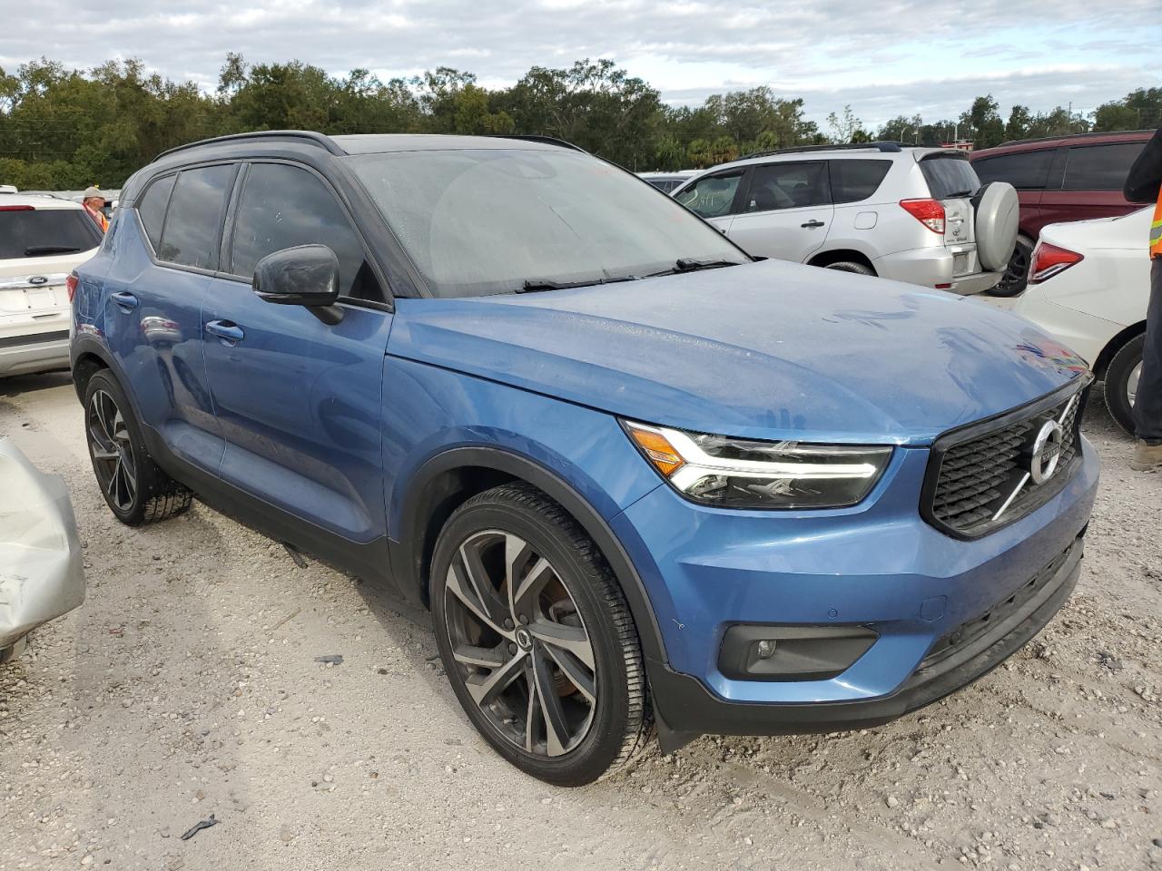 2021 Volvo XC40 - Image 4
