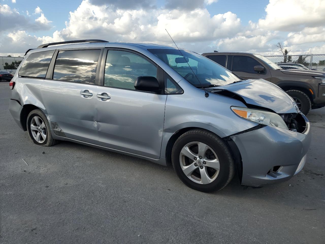 2012 Toyota Sienna - Image 4