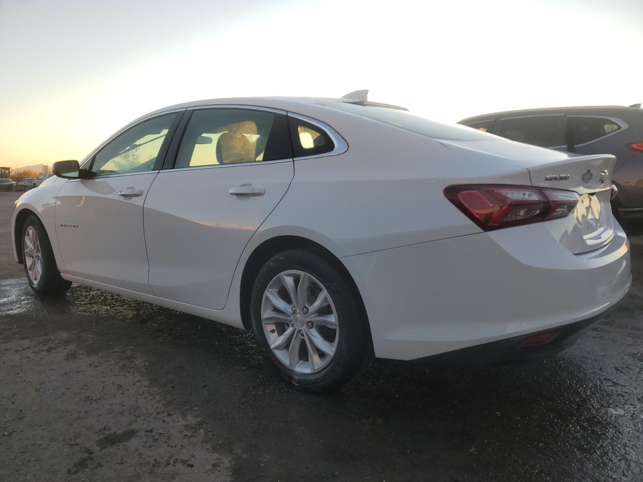 2022 Chevrolet Malibu - Image 2