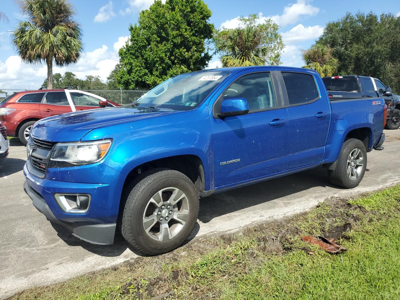 VIN 1GCGTDEN7K1200470 2019 CHEVROLET COLORADO no.1