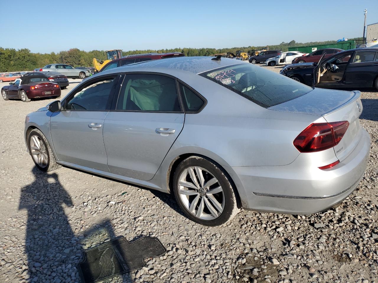 2019 Volkswagen Passat - Image 2