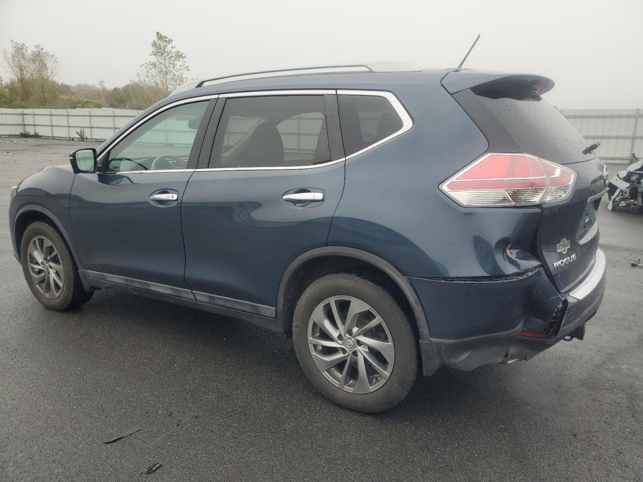 2015 Nissan Rogue - Image 2