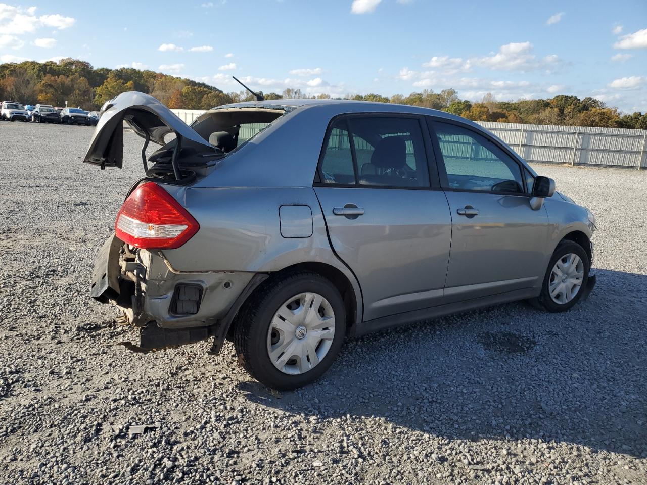 2011 Nissan Versa - Image 3
