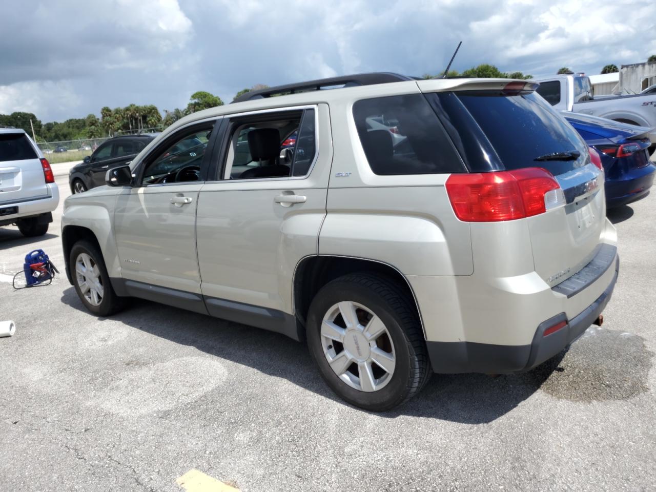 2013 GMC Terrain - Image 2