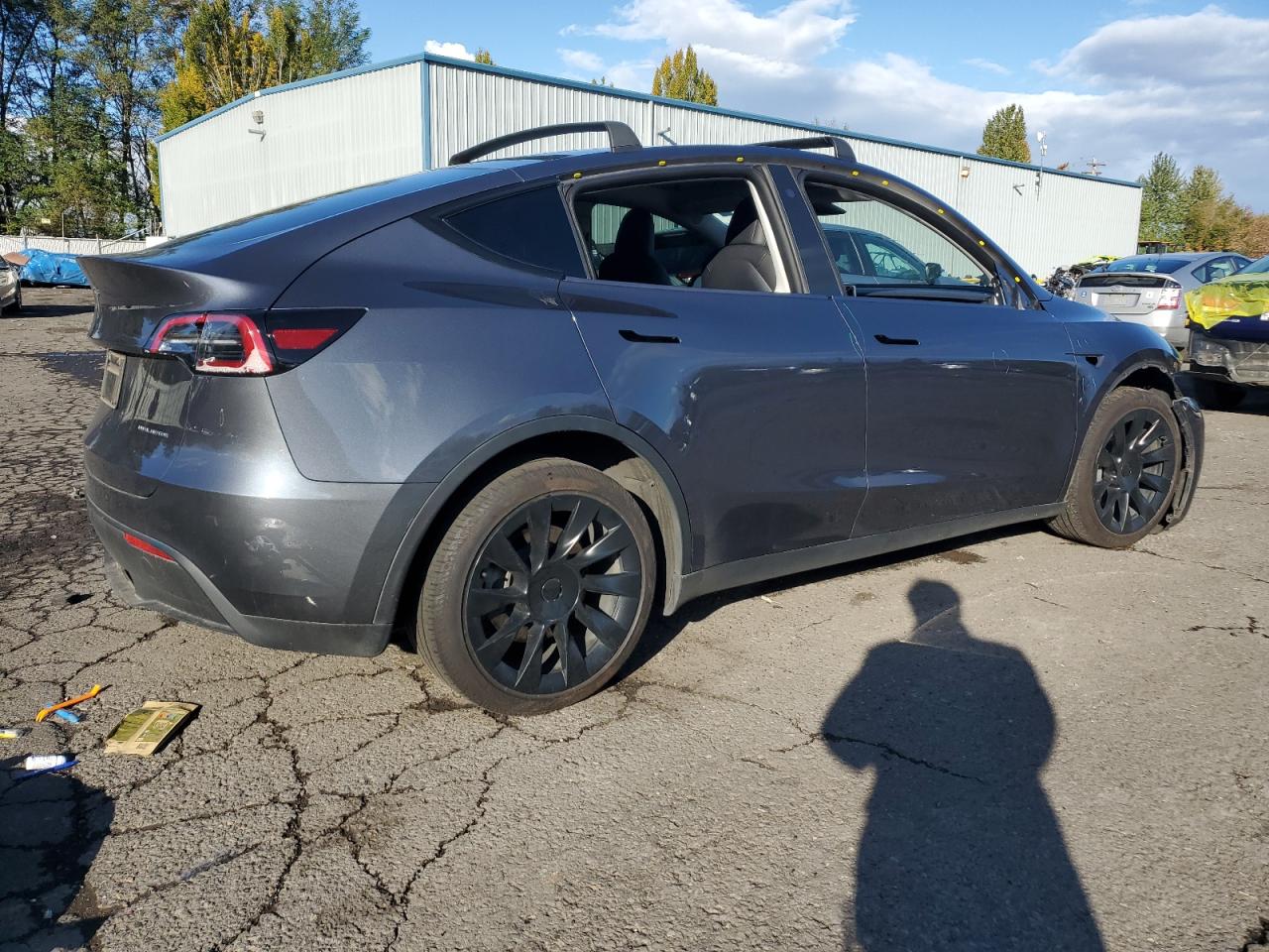 VIN 7SAYGDEEXPF598767 2023 TESLA MODEL Y no.3