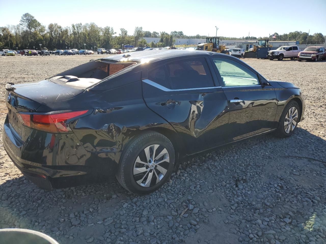 2020 Nissan Altima - Image 3