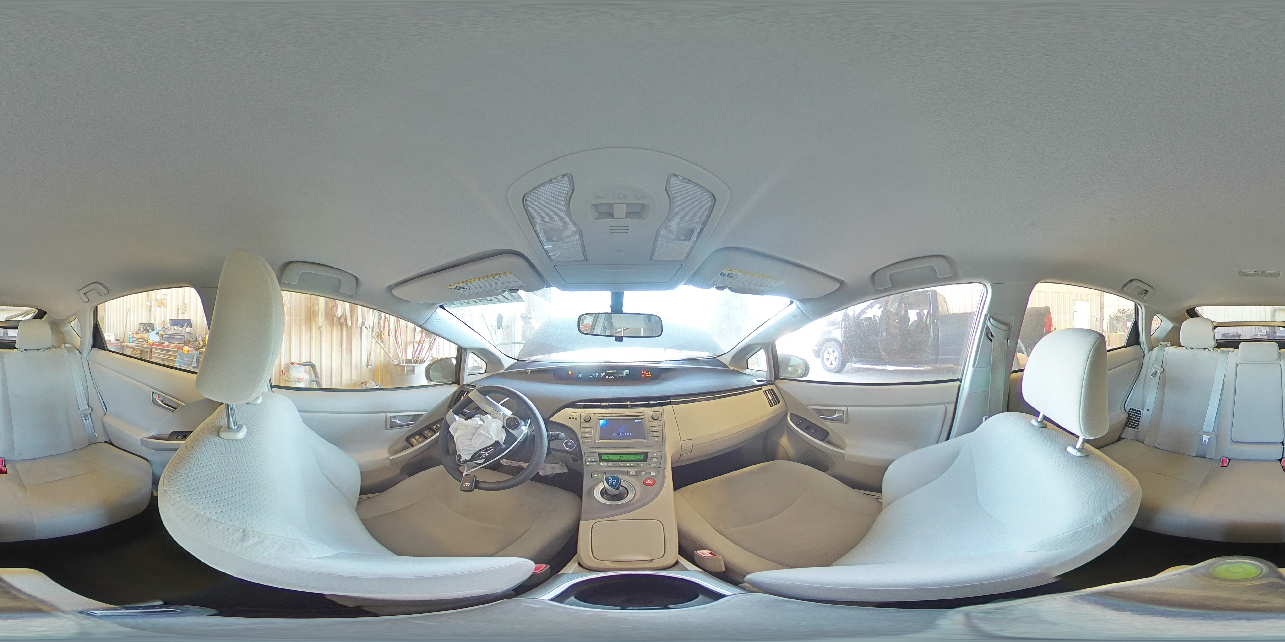 2013 Toyota Prius - Image 13