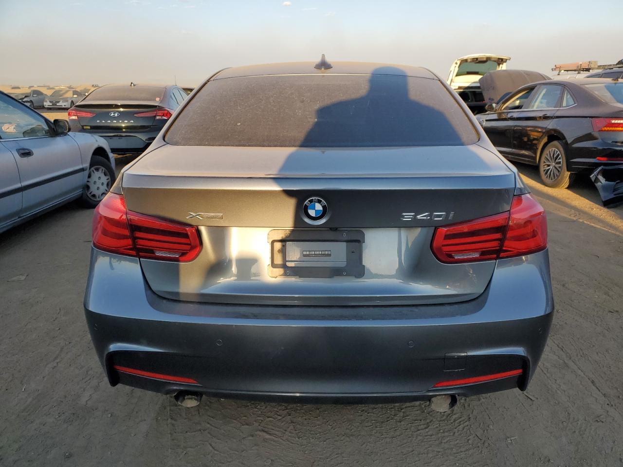 WBA8B7G3XHNU37814 2017 BMW 340 Xi