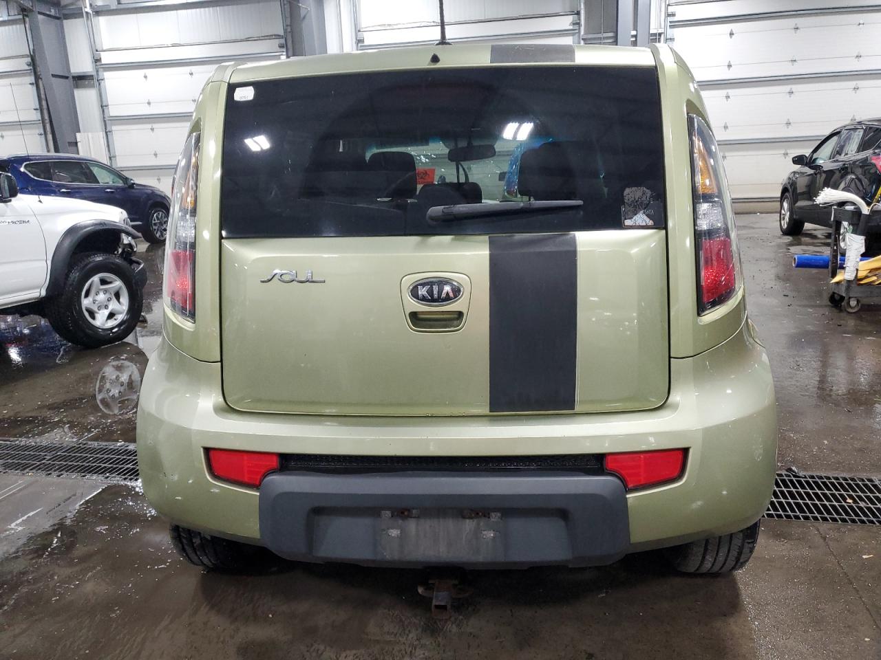 KNDJT2A25B7308055 2011 Kia Soul +